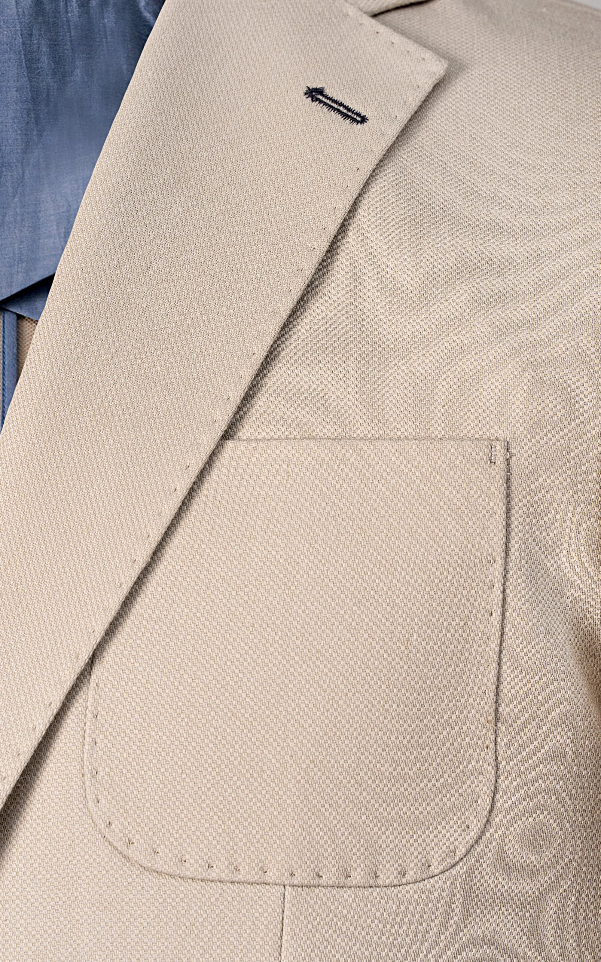 Sure! Here’s an optimized title for your e-commerce product:

Stylish Beige Casual Coat for Men and Women - Versatile Lightweight Outerwear for Any Occasion