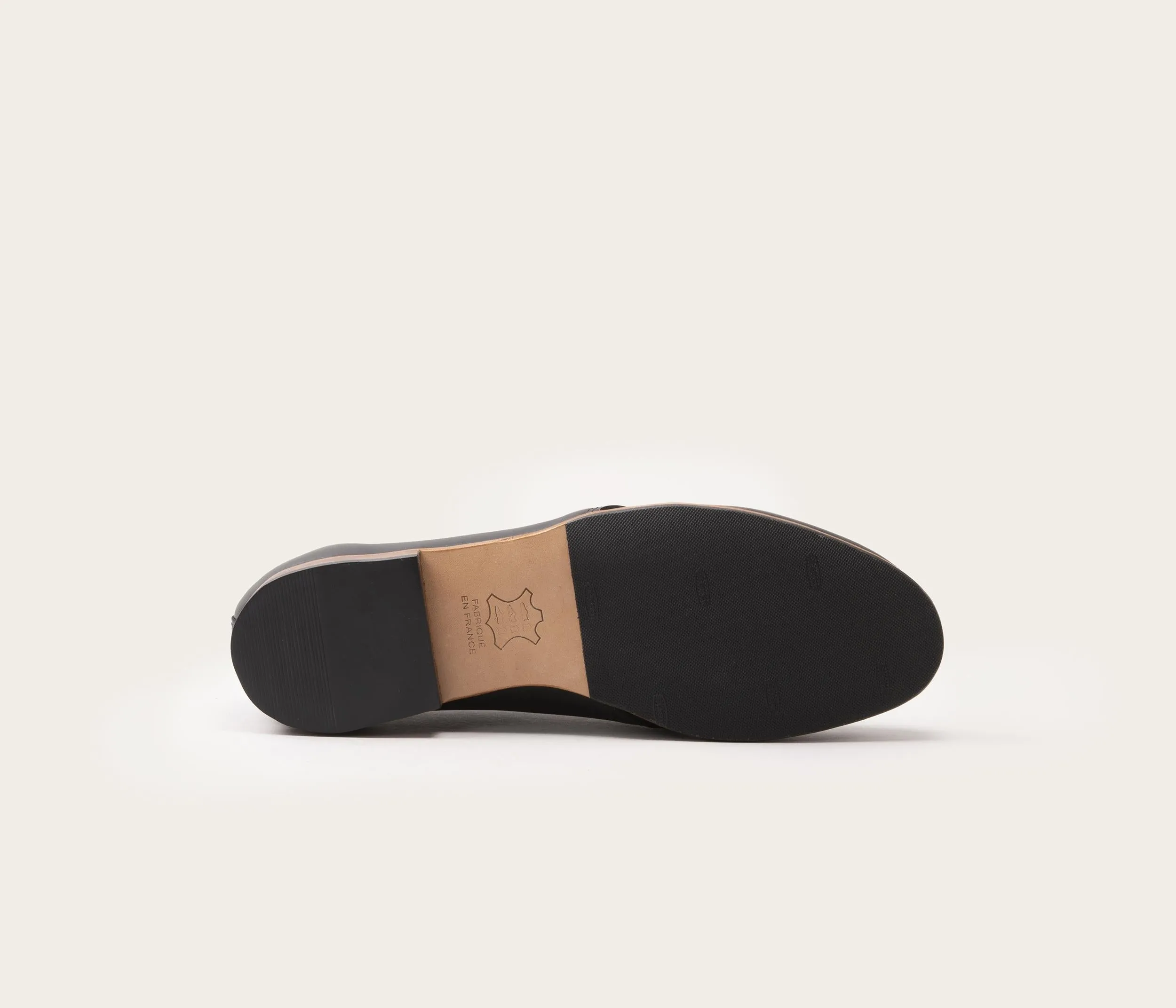 Sure! The optimized title for this e-commerce product in English would be: Flexible Black Mens Athletic Shoes.