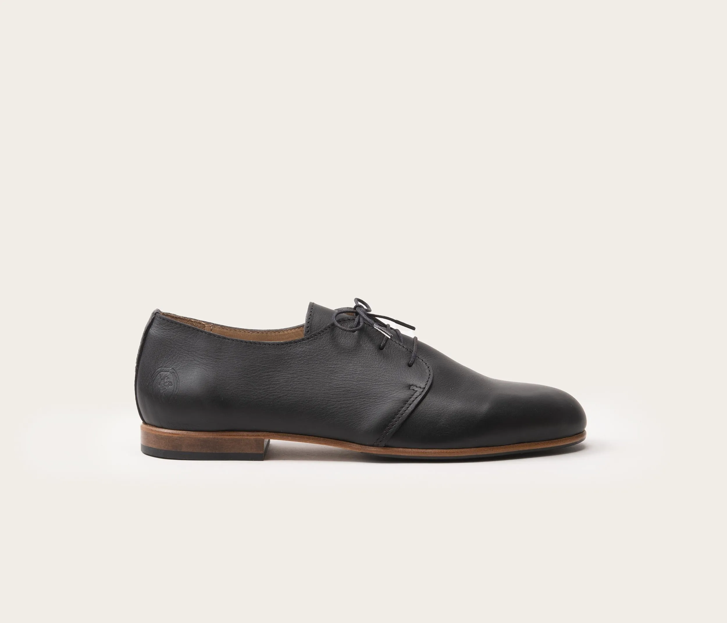 Sure! The optimized title for this e-commerce product in English would be: Flexible Black Mens Athletic Shoes.